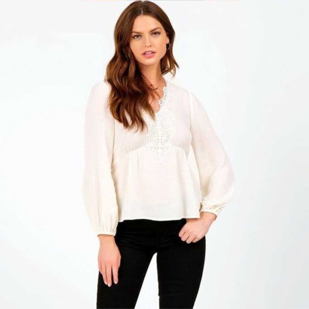 ❇️3/$30❇️ NEW Francesca’s Ivory White Tobi Lace Trim Blouse By mi ami. SMALL
